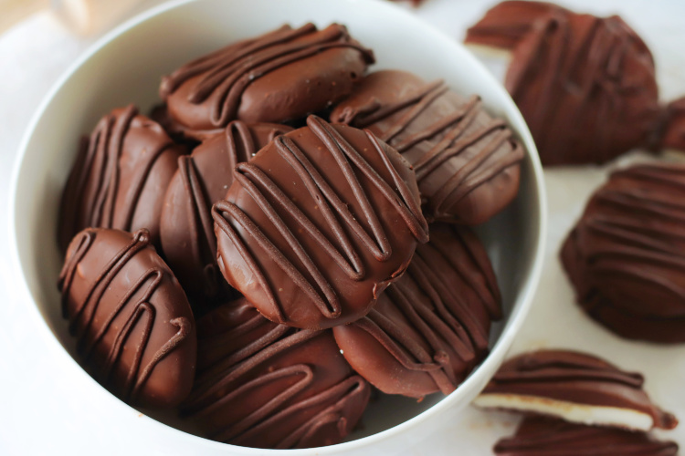 bowl of homemade peppermint patties