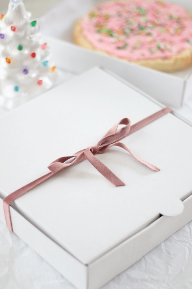 pizza box with velvet ribbon bow