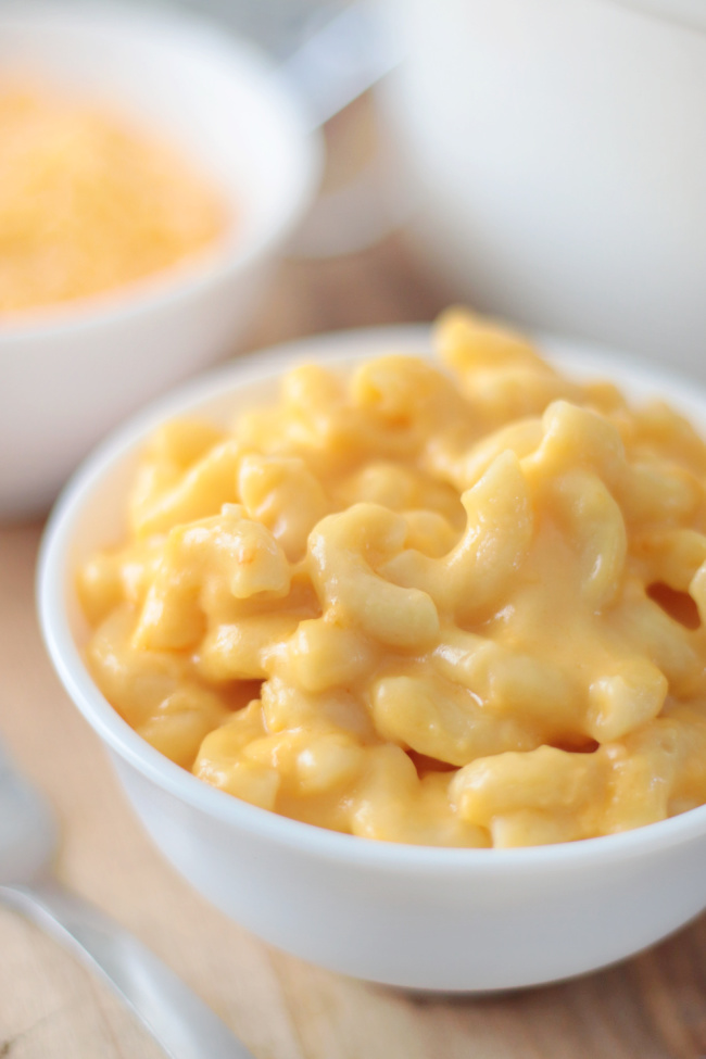 bowl of one pot macaroni and cheese