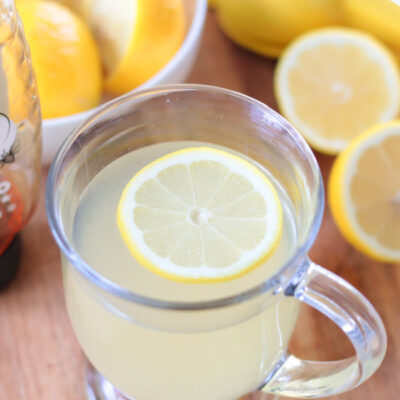 hot honey lemonade with a lemon slice