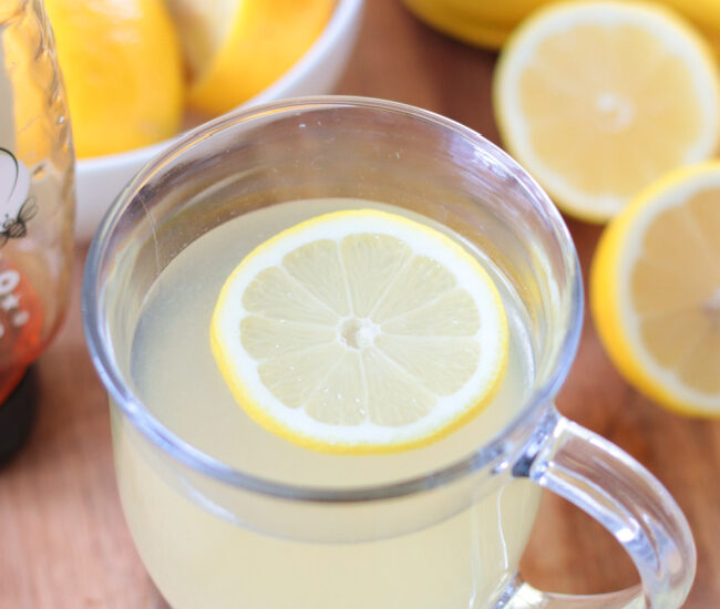 hot honey lemonade with a lemon slice