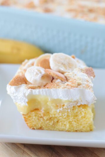 Banana Cream Poke Cake (+ Video) - Gluesticks Blog