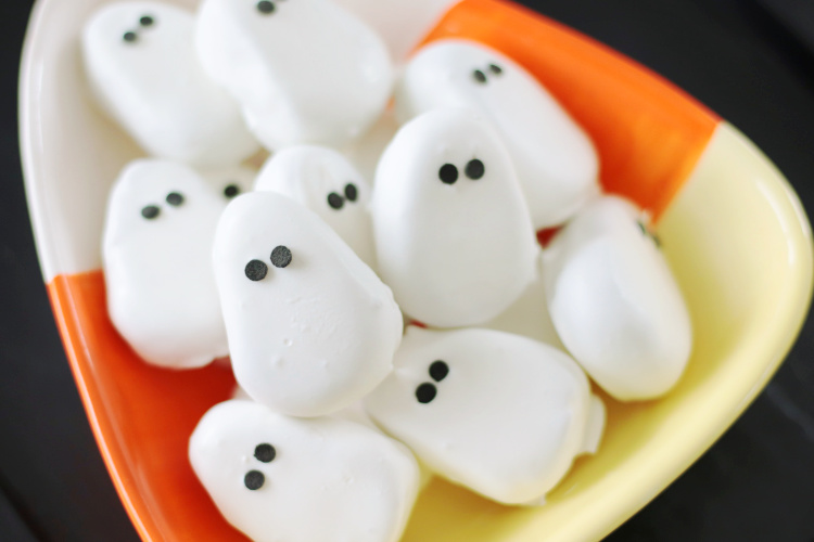 peanut butter ghosts in candy corn dish
