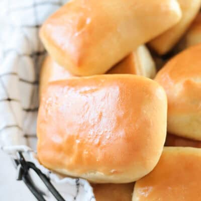 Texas Roadhouse rolls in basket