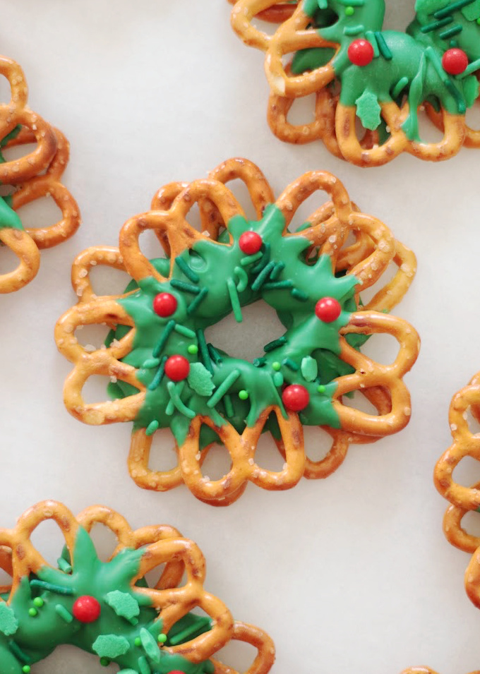 mini pretzels dipped in green melting chocolate and formed into wreath shapes