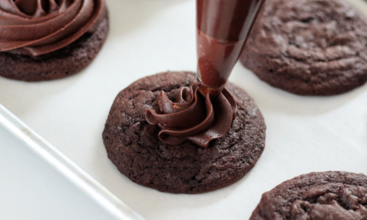 piping bag with chocolate frosting and cookies