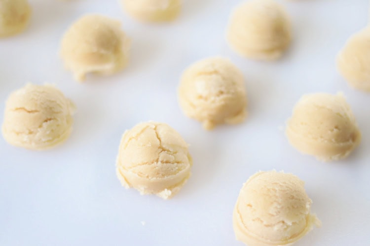 Balls of sugar cookie dough.