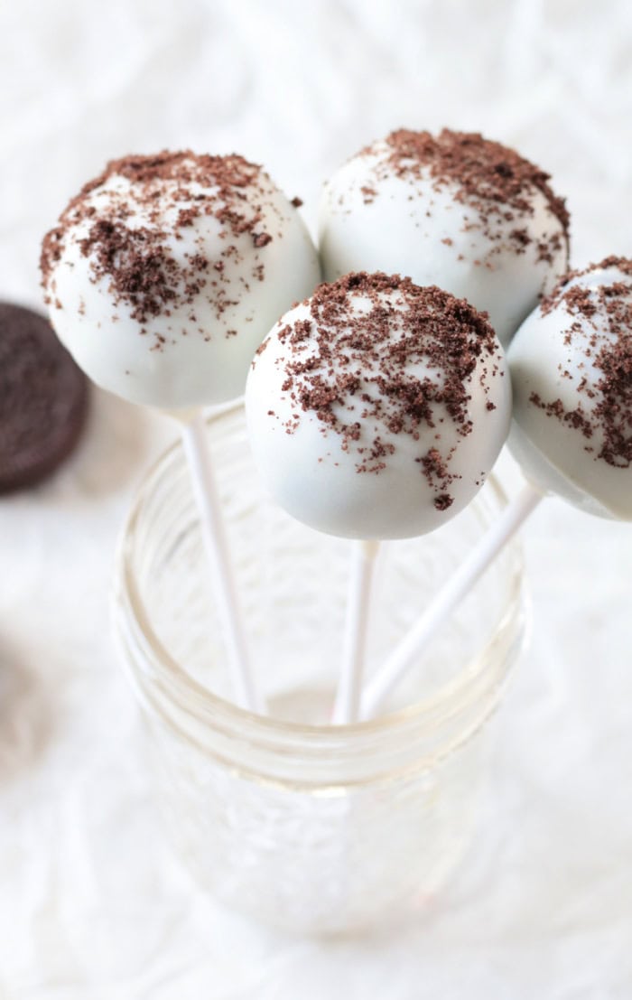 jar of cookies and cream cake pops
