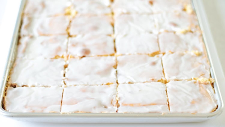 honey bun cake in sheet pan