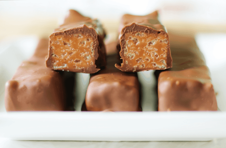 5 100 grand bars on platter