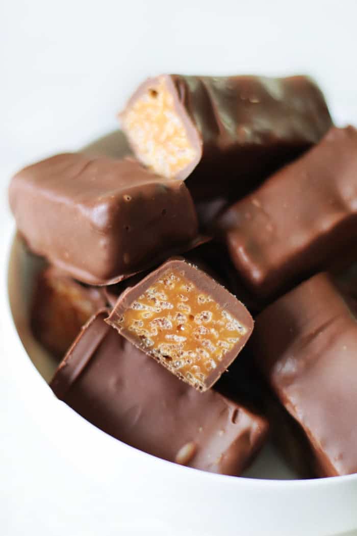 bowl of homemade 100 grand bars