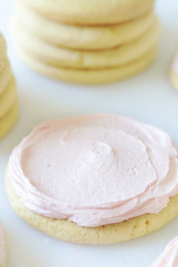 frosted and unfrosted sugar cookies