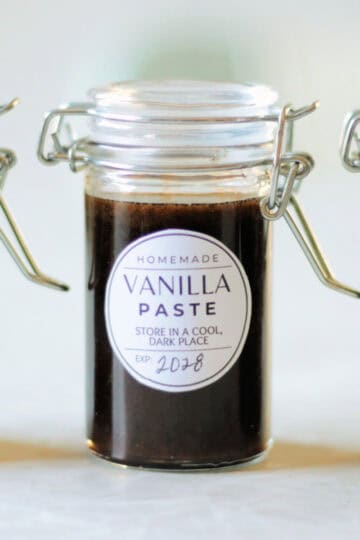 3 small bottles of vanilla paste.
