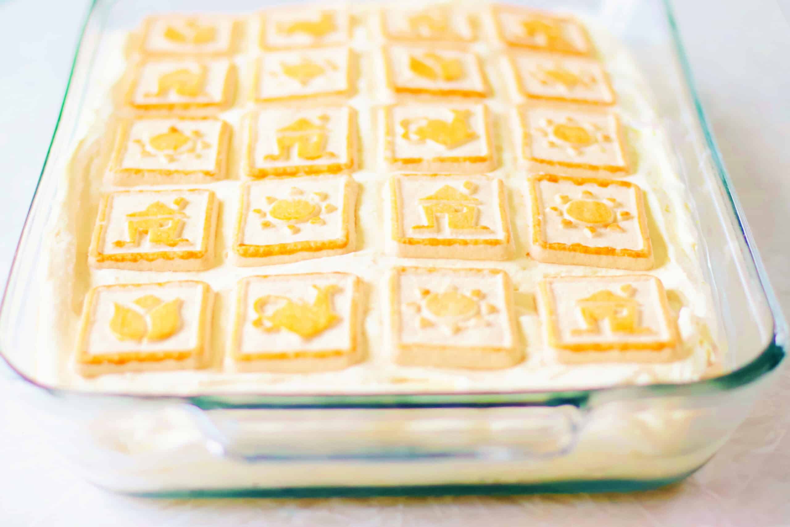 9x13 glass baking dish with banana pudding.