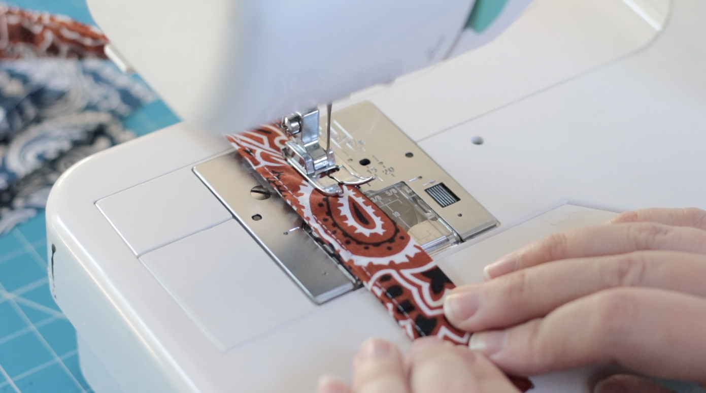 Sewing machine stitching short handle.