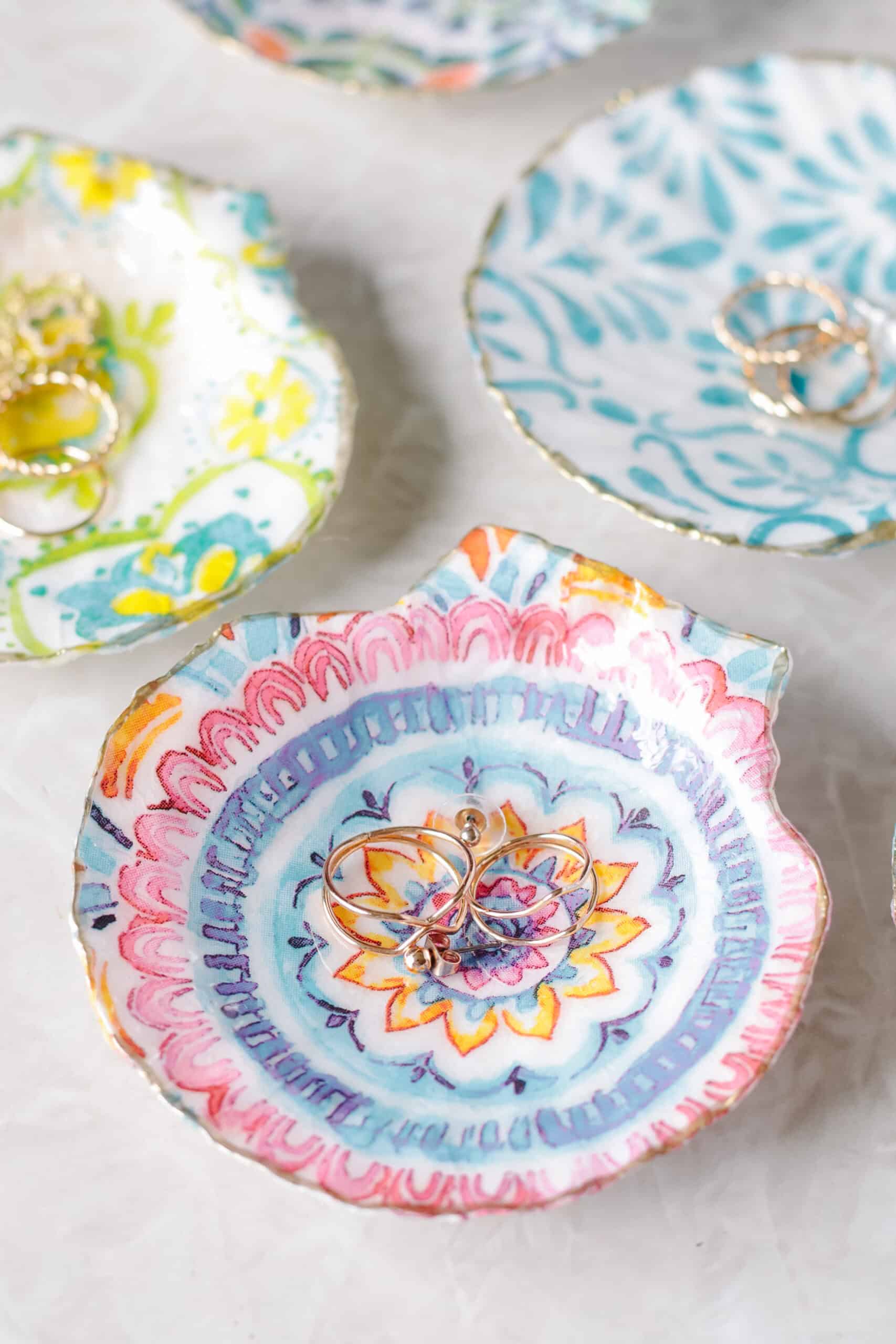 Decorated shell ring dishes.