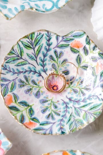 Decorated shell ring dish with gold rings.