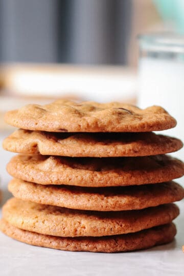 Stack of thin and crispy cookies.