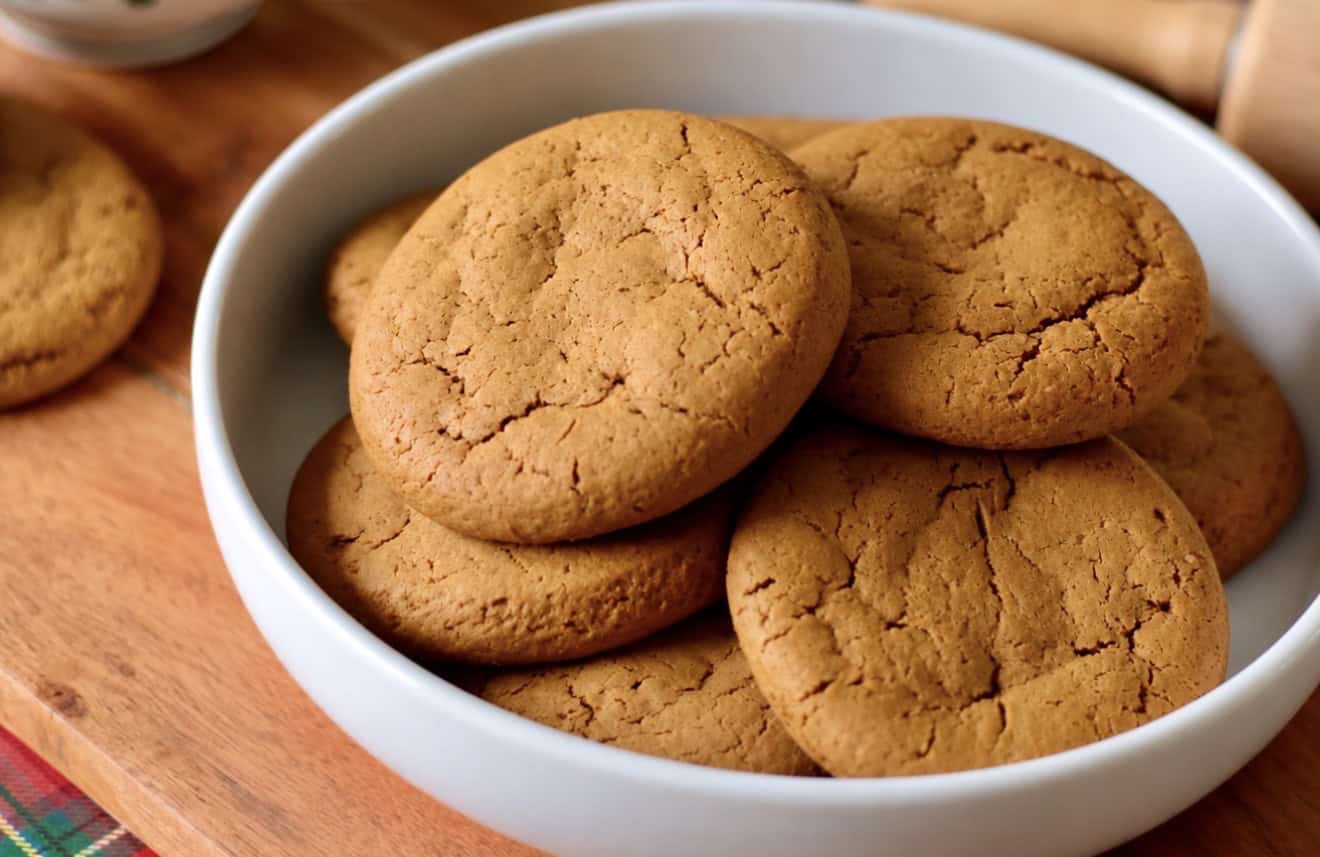 Cookies in a white platter.